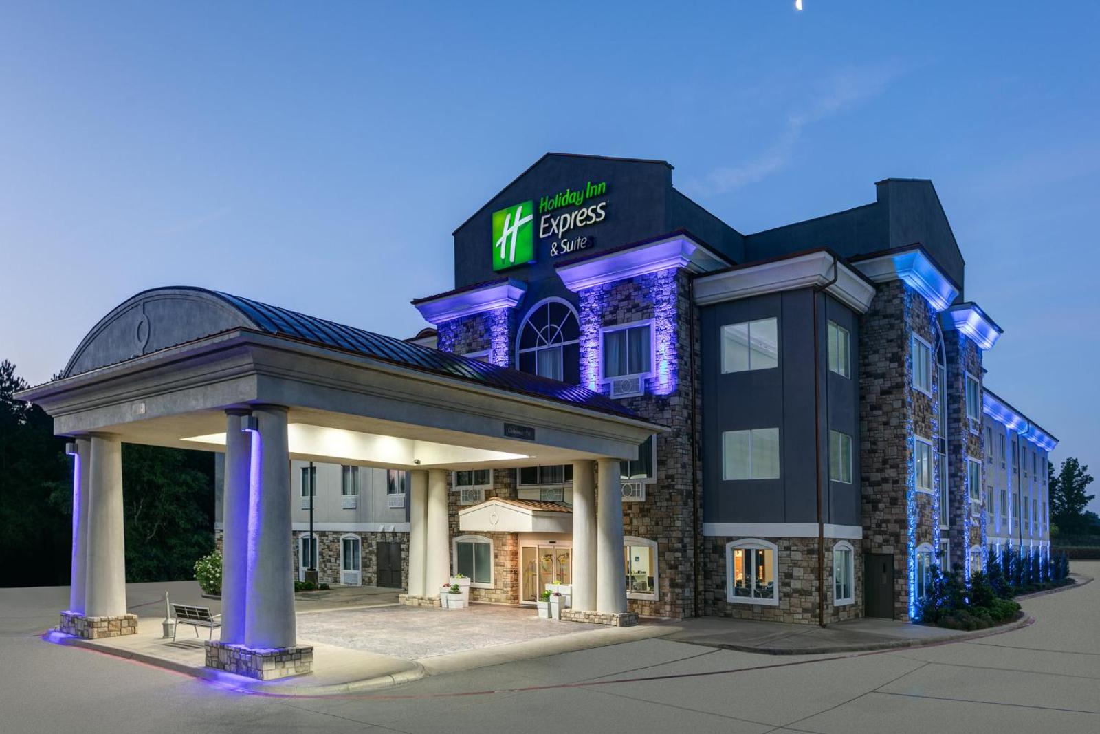 Holiday Inn Express Hotel & Suites Marshall