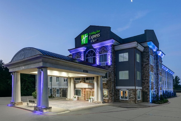 Holiday Inn Express Hotel & Suites Marshall image 1