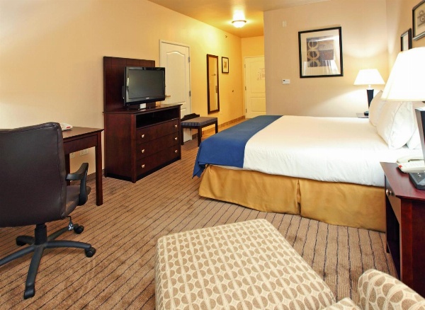 Holiday Inn Express Hotel & Suites Marshall Main image