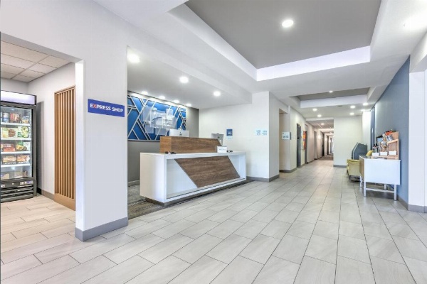 Holiday Inn Express Hotel & Suites Marshall image 24