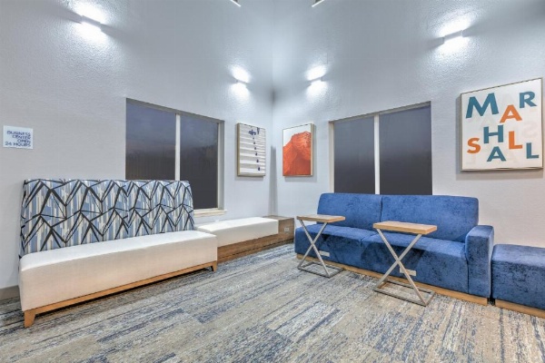 Holiday Inn Express Hotel & Suites Marshall image 26