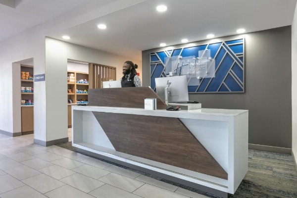 Holiday Inn Express Hotel & Suites Marshall image 27